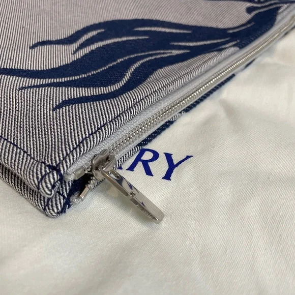 Burberry logo-print canvas clutch bag - Picture 3 of 5